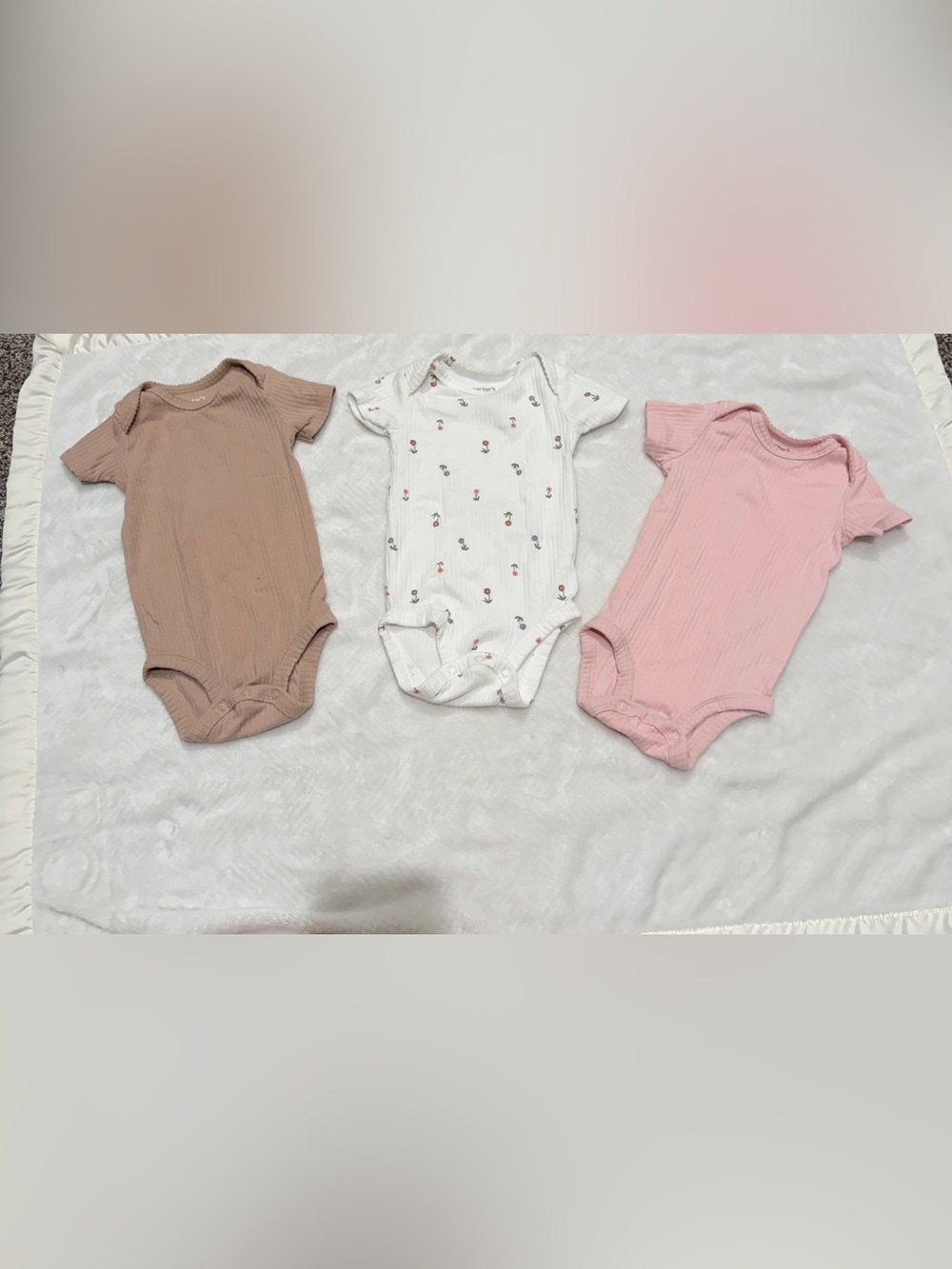 Ribbed Short-Sleeve Baby One-Piece Bodysuit in Pink, White & Brown